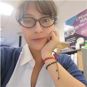 Profesora de artes visuales imparte clases virtuales de materias afines